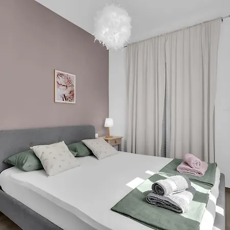 Апартаменты Penthouse Lena *