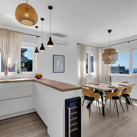 Apartment Penthouse Lena *