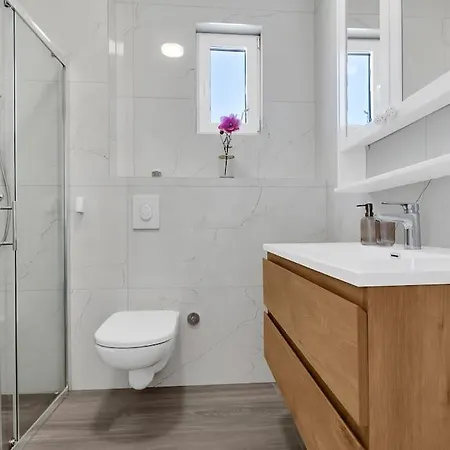 Penthouse Lena Макарска