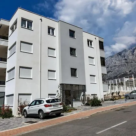 Penthouse Lena Apartmán *