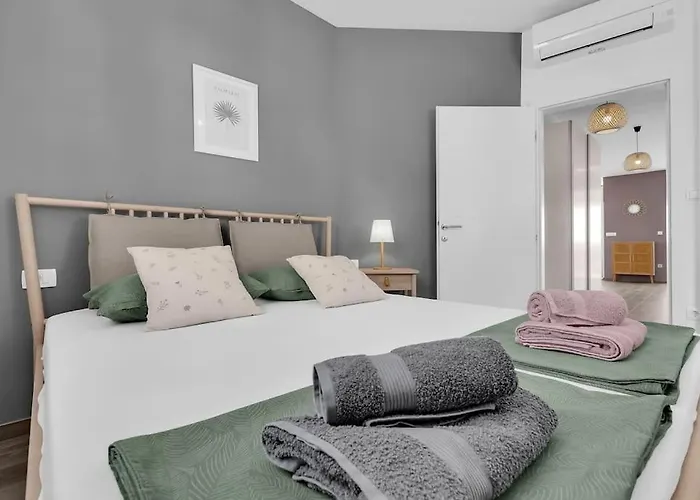 Penthouse Lena Apartmán *